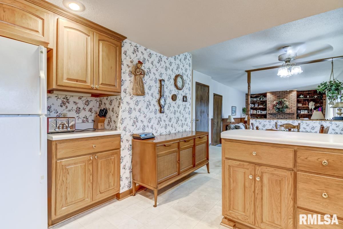 1124 Interlacken Road Springfield, IL 62704 - Photo 14 of 40