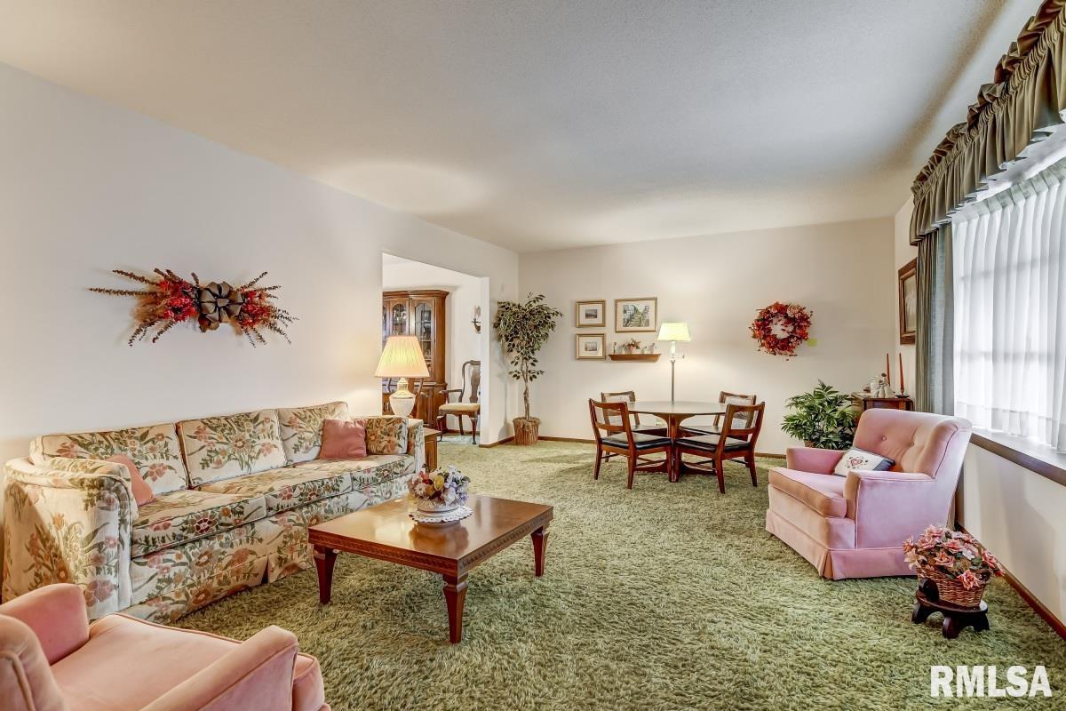 1124 Interlacken Road Springfield, IL 62704 - Photo 7 of 40