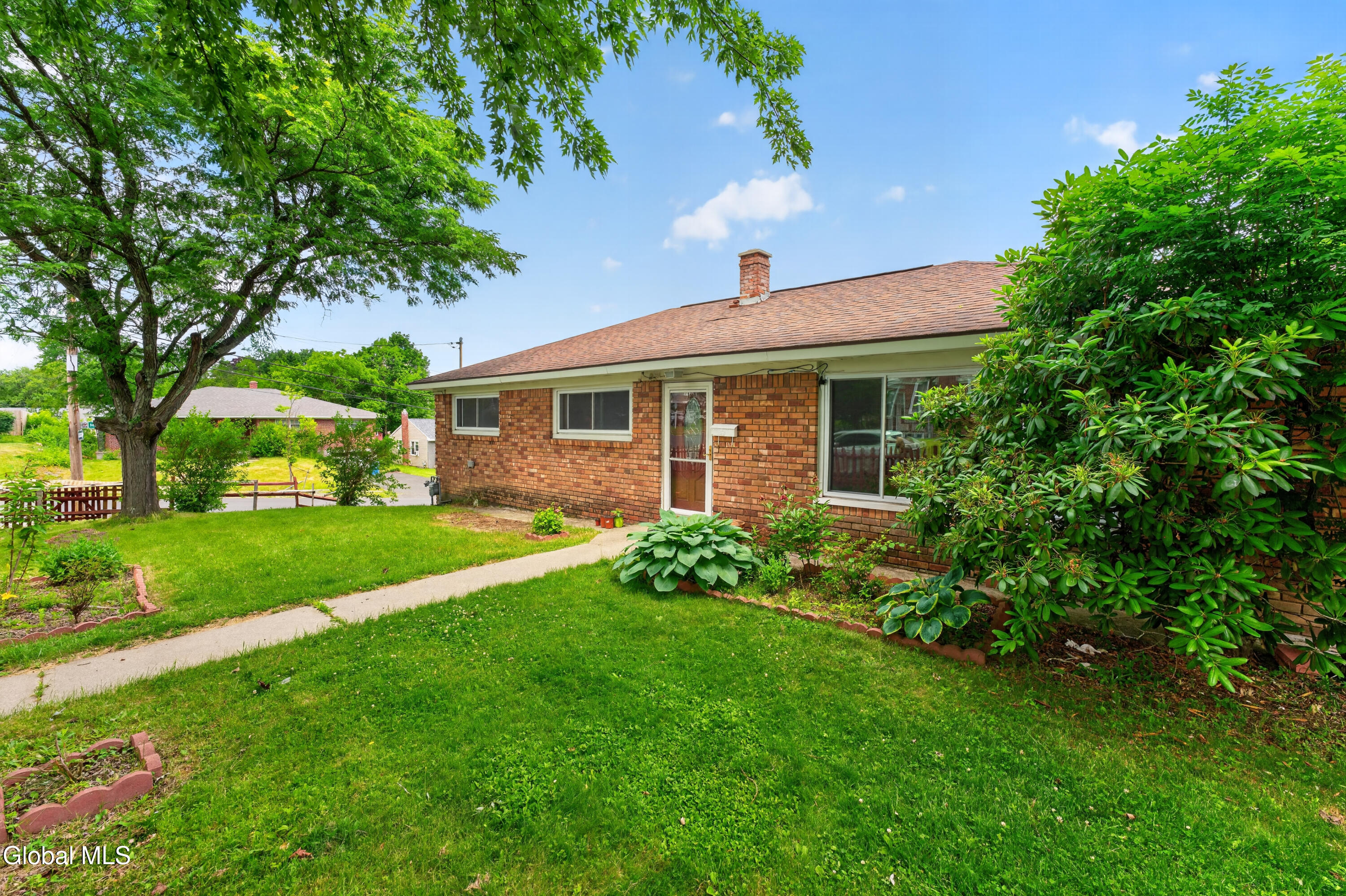 37 Marwill Street Albany, NY 12209 - Photo 3 of 33 0 Front 2