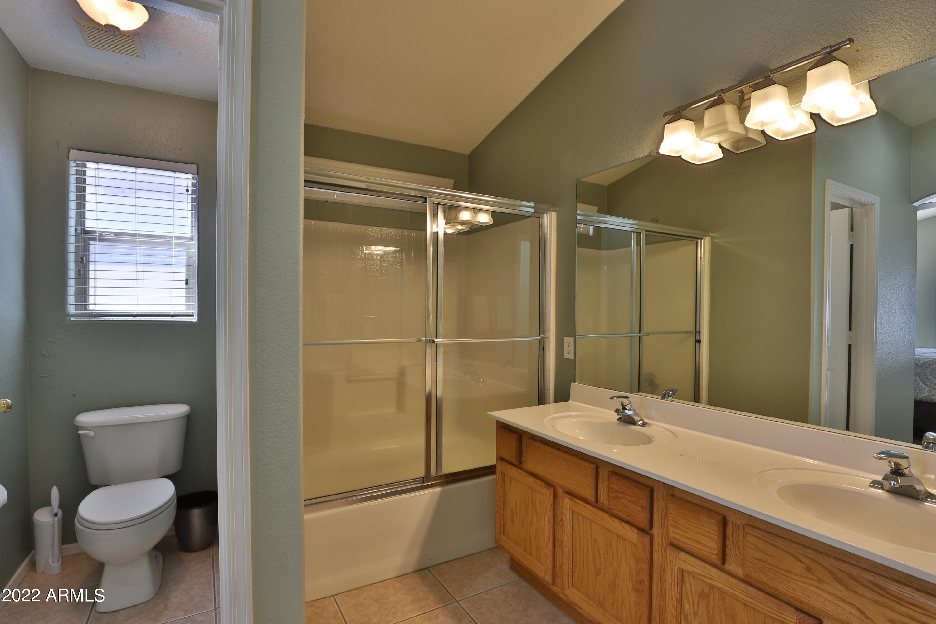 4013 East Ironhorse Road Gilbert, AZ 85297 - Photo 16 of 24 Bathroom