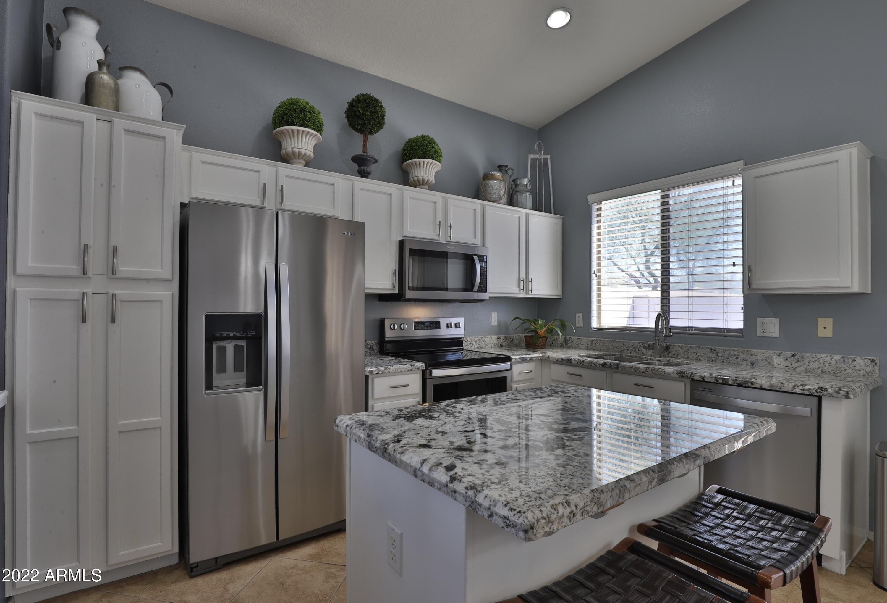4013 East Ironhorse Road Gilbert, AZ 85297 - Photo 6 of 24 kitchen (2)