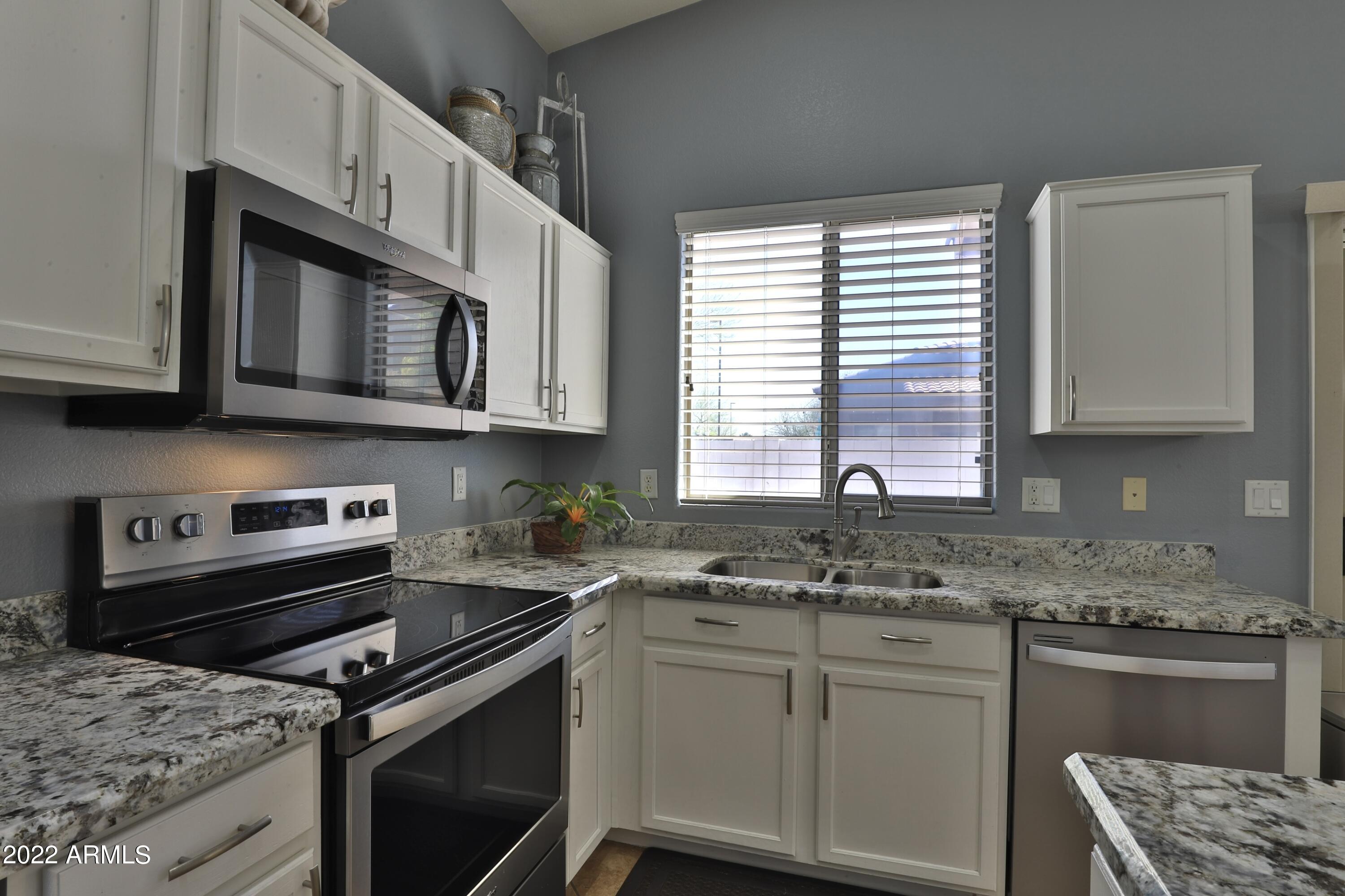 4013 East Ironhorse Road Gilbert, AZ 85297 - Photo 7 of 24 Kitchen 4