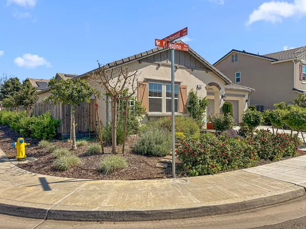 $525,000 | 1009 El Molino Avenue, Clovis, CA 93619