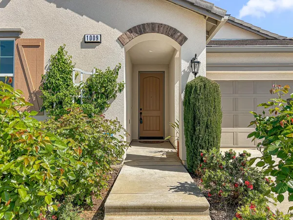 $525,000 | 1009 El Molino Avenue, Clovis, CA 93619