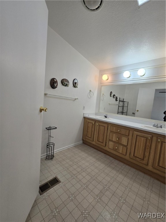 1545 East El Rodeo Road, Unit 23 Fort Mohave, AZ 86426 - Photo 9 of 18 Bathroom