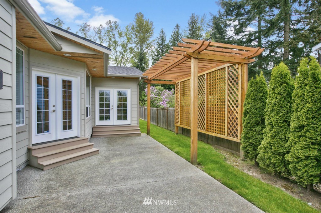 3312 Russet Road Brier, WA 98036 - Photo 3 of 25 Gallery Image 3