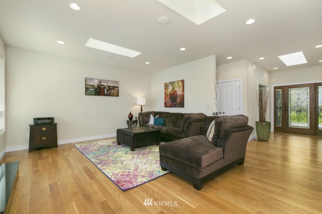 3312 Russet Road Brier, WA 98036 - Photo 5 of 25 Gallery Image 5