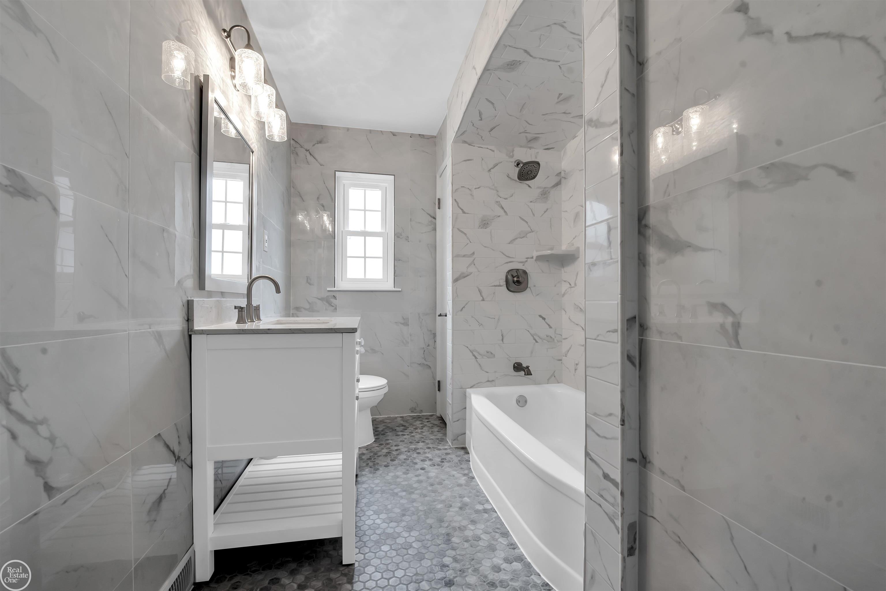 1451 South Renaud Road Grosse Pointe, MI 48236 - Photo 10 of 31 50084361-10.JPG