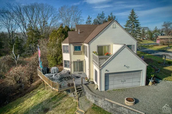 $995,000 | 66 Castle Point Road, Athens, NY 12015