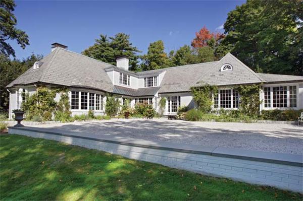 540 Chestnut Hill Avenue Brookline, MA 02445 - Photo 11 of 11 a front view of a house with yard and green space