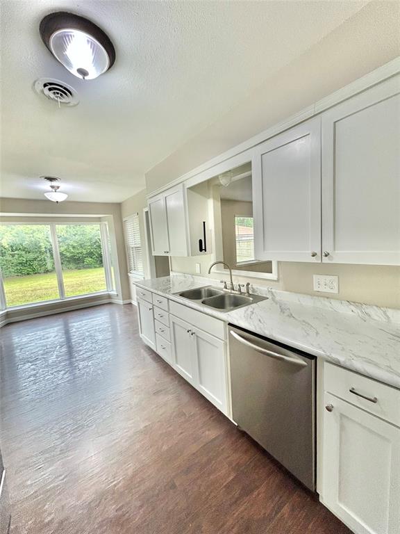 306 Line Drive Gainesville, TX 76240 - Photo 9 of 21 Newer Appliances and Cabinets