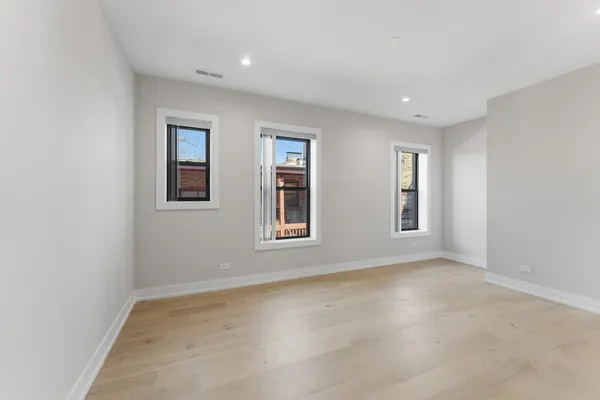$5,500 | 7518 North Eastlake Terrace, Unit 2, Chicago, IL 60626