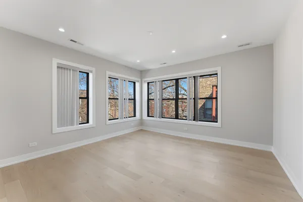 $5,500 | 7518 North Eastlake Terrace, Unit 2, Chicago, IL 60626