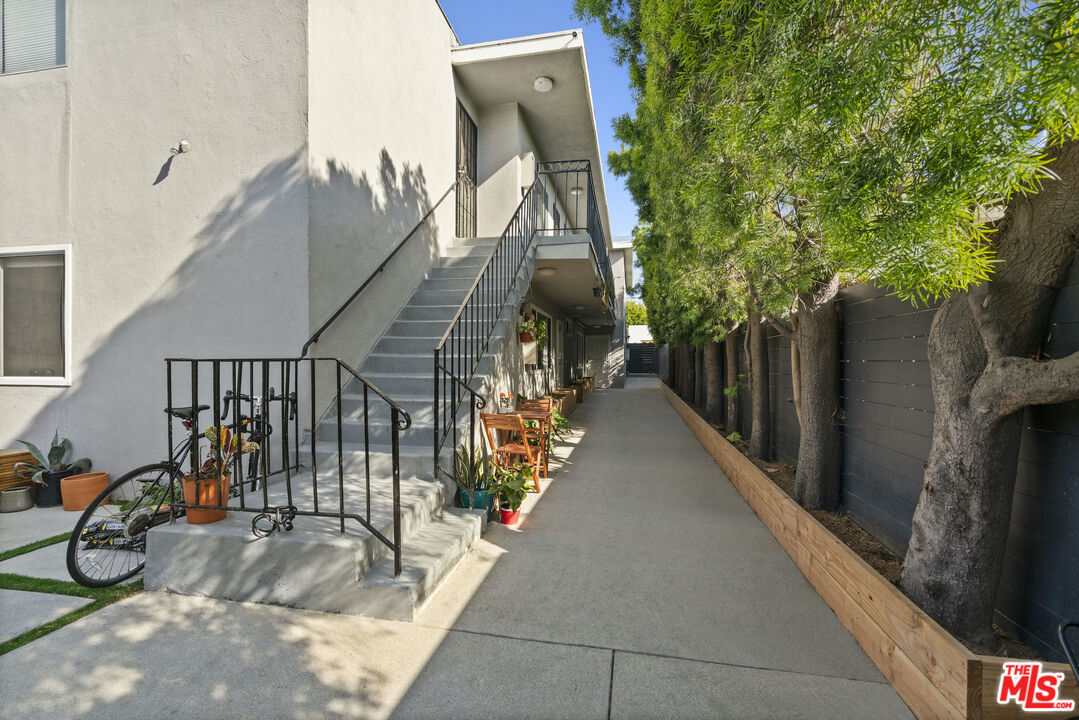 656 Indiana Avenue, Unit 2 Venice, CA 90291 - Photo 12 of 14