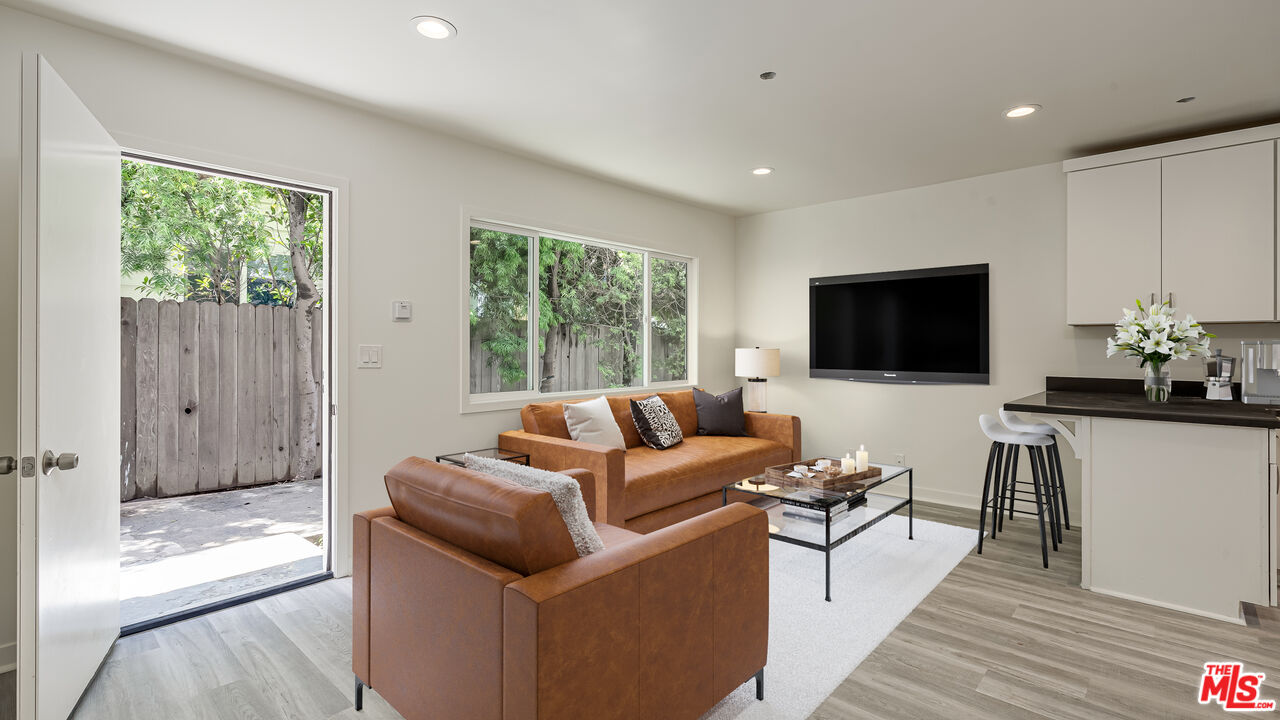 656 Indiana Avenue, Unit 2 Venice, CA 90291 - Photo 3 of 14 a living room with furniture and a flat screen tv