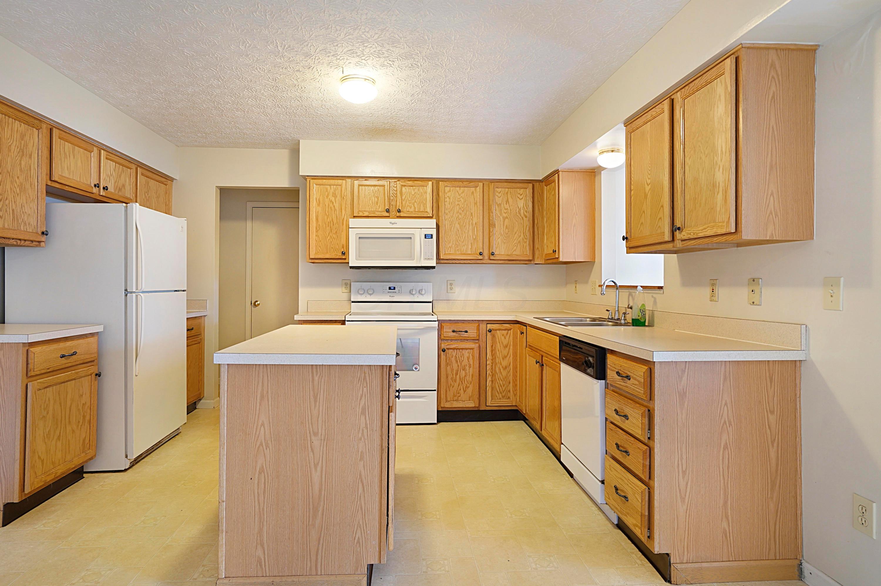 230 Lofton Circle Delaware, OH 43015 - Photo 12 of 34