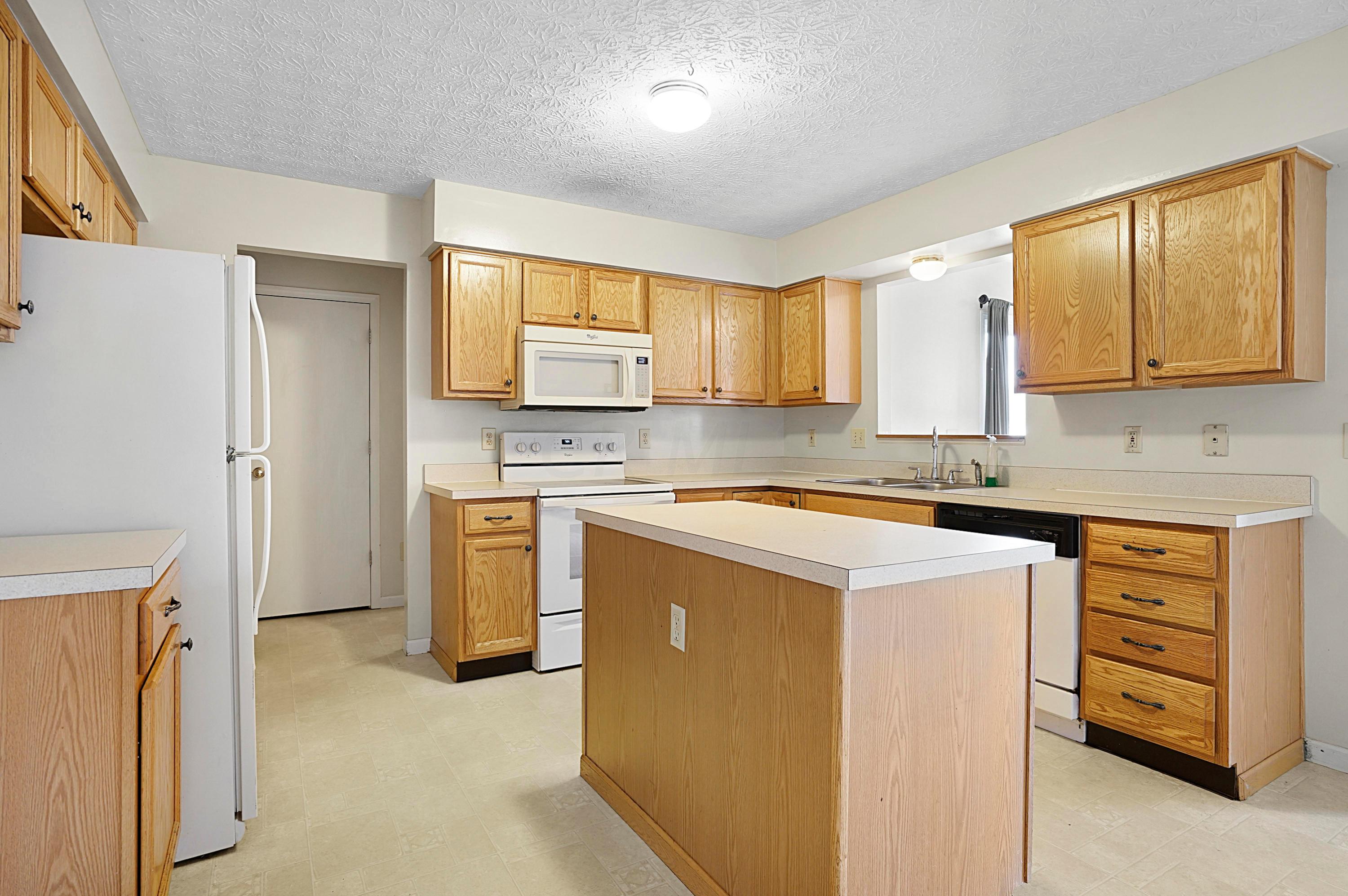 230 Lofton Circle Delaware, OH 43015 - Photo 19 of 34