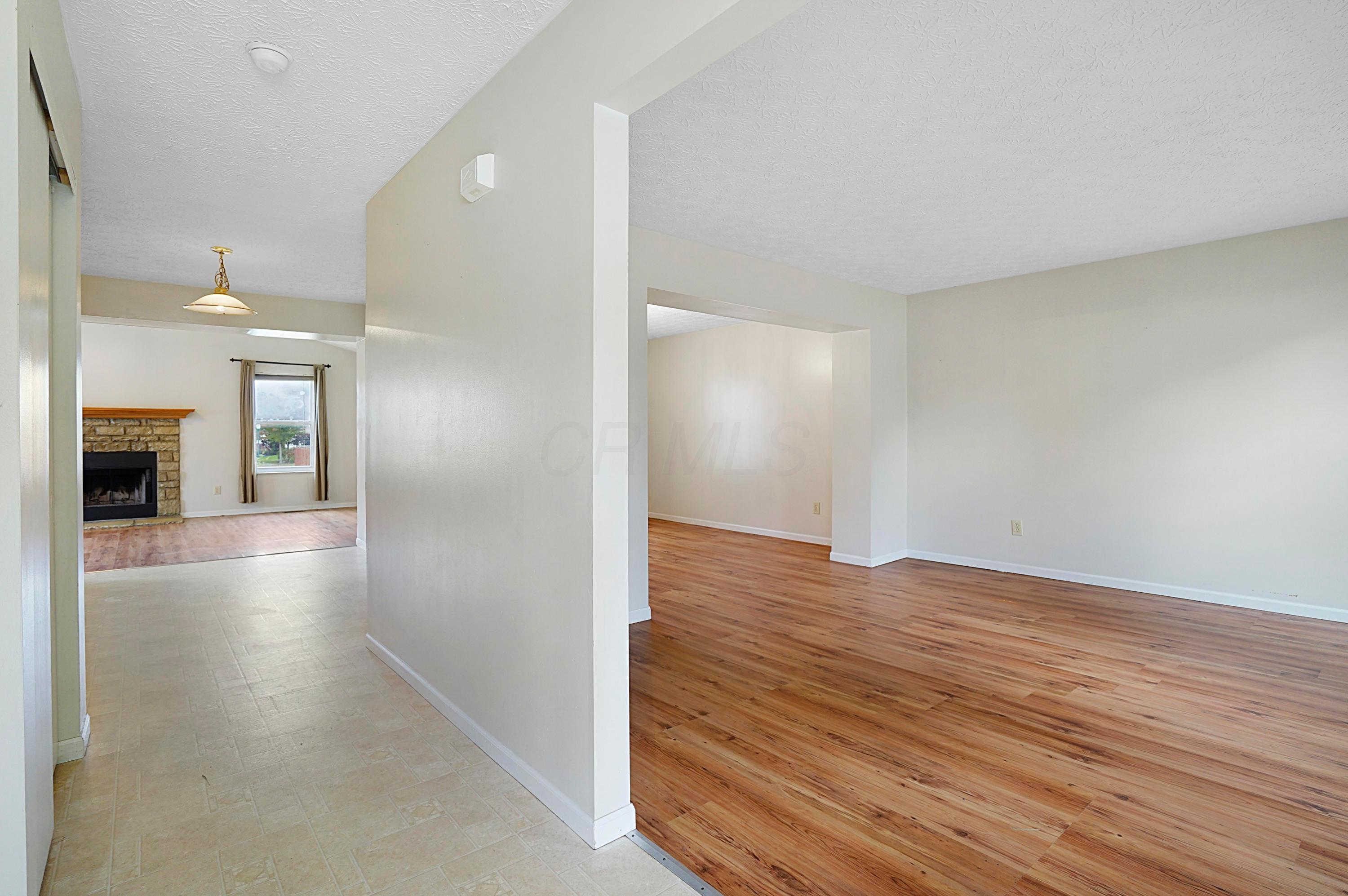 230 Lofton Circle Delaware, OH 43015 - Photo 5 of 34