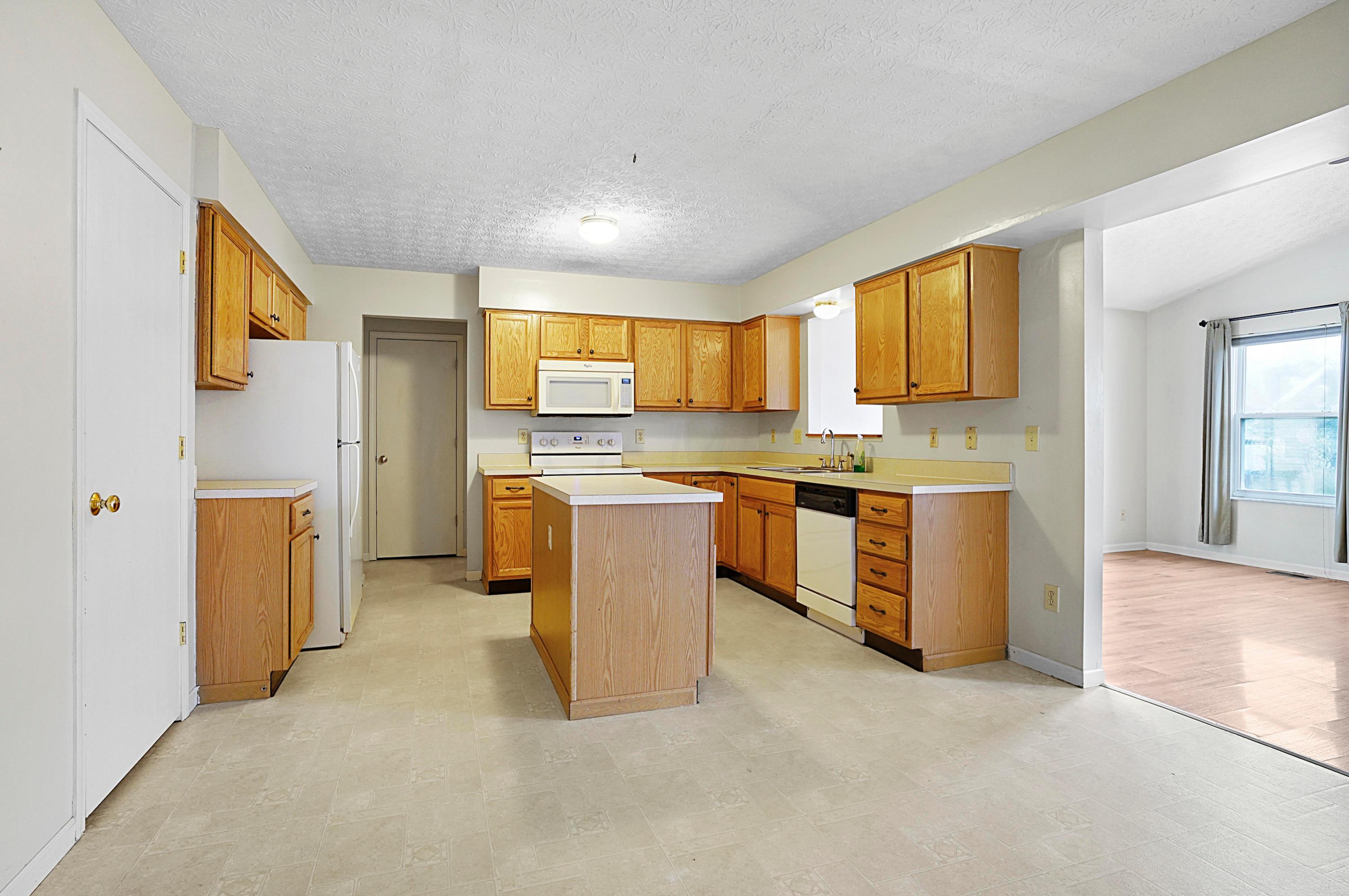 230 Lofton Circle Delaware, OH 43015 - Photo 10 of 34