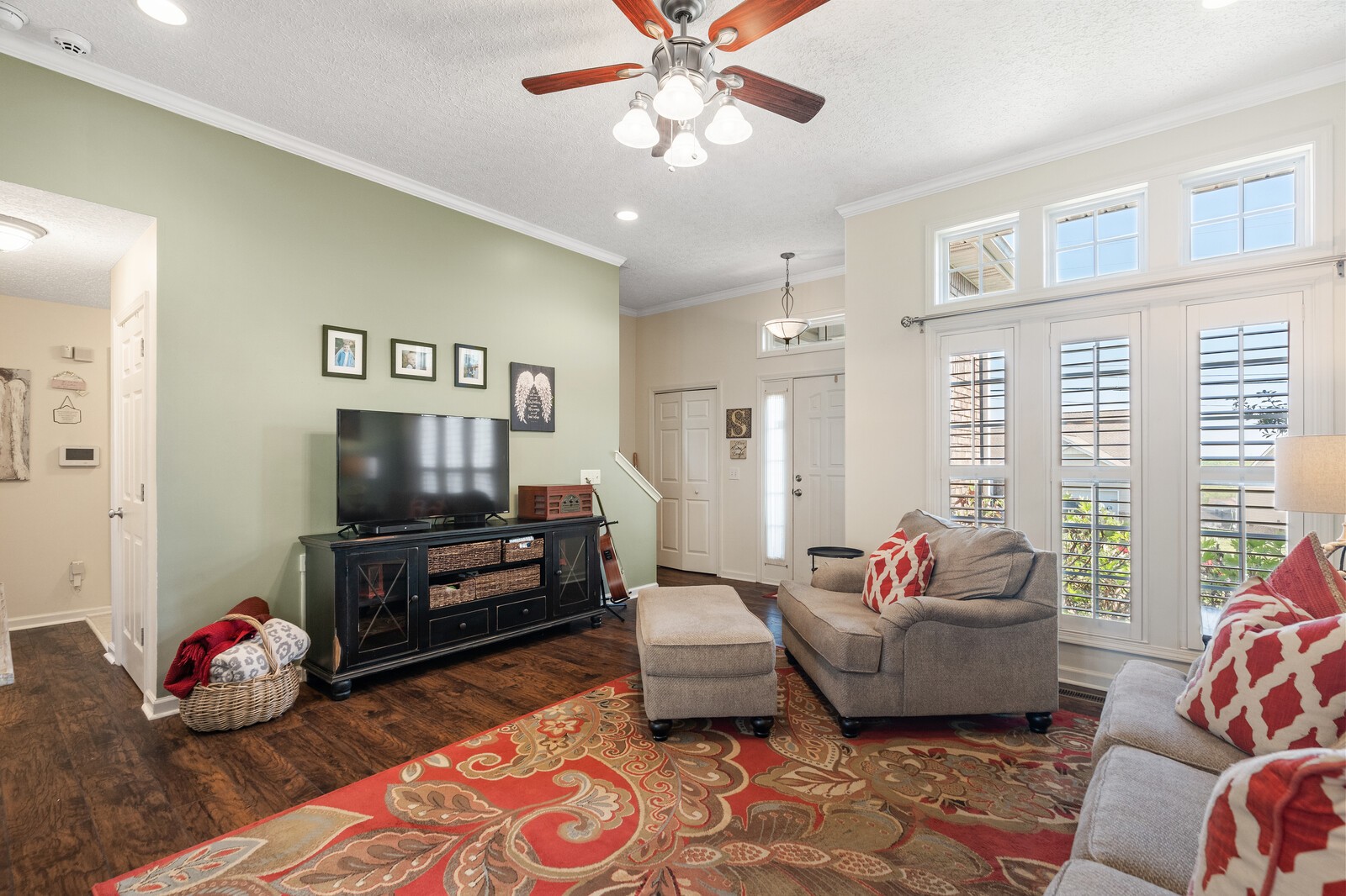 503 Berry Circle Springfield, TN 37172 - Photo 4 of 21 a living room with furniture and a flat screen tv