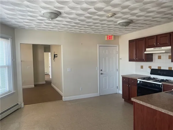 $1,800 | 585 Main Street, Unit 2B, East Greenwich, RI 02818