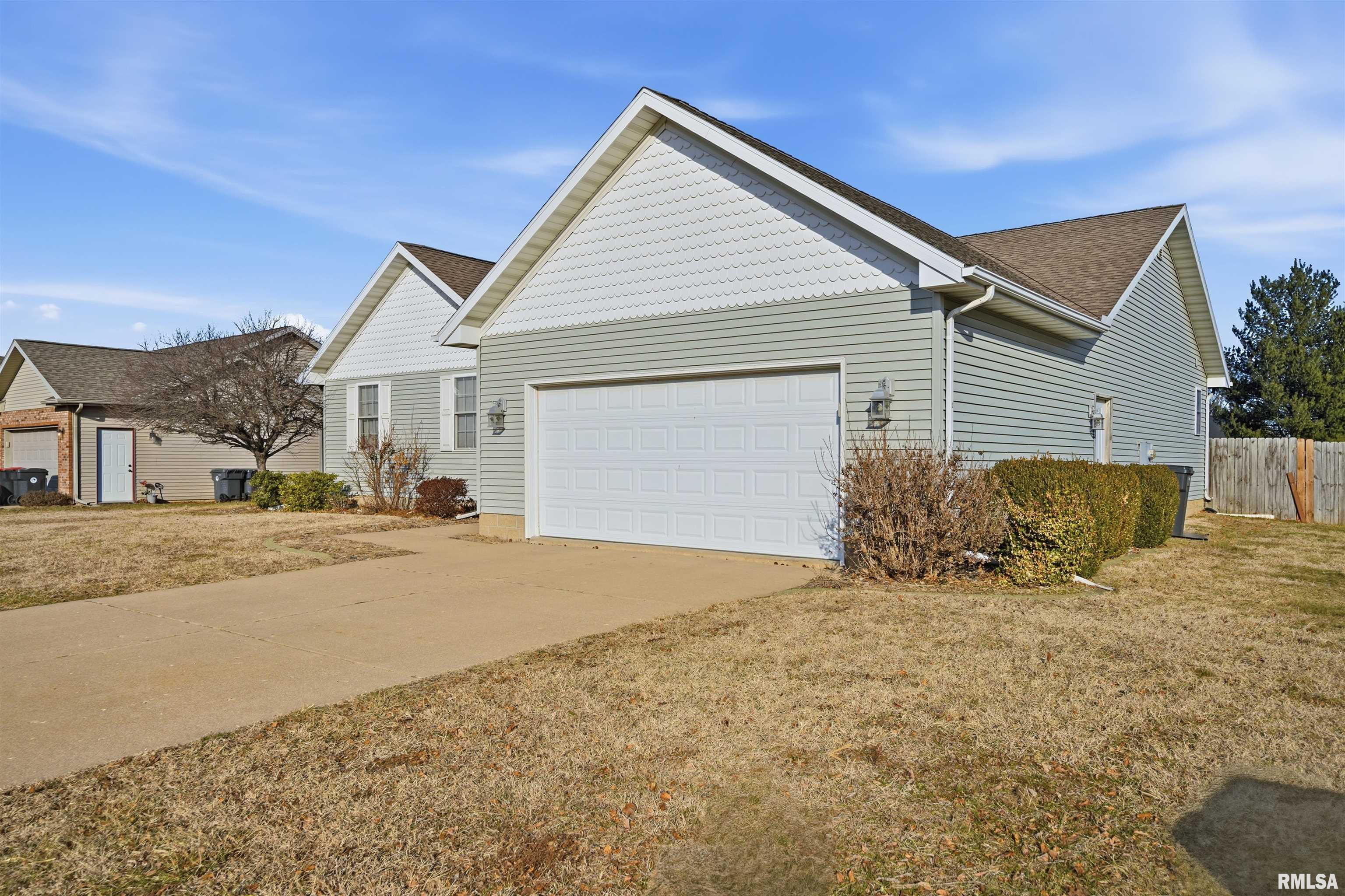 701 Buckhaven Street Pekin, IL 61554 - Photo 3 of 21