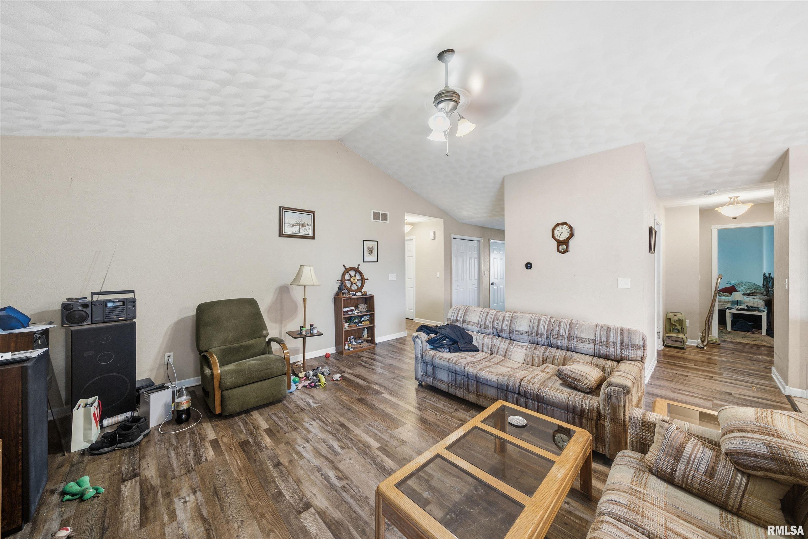 701 Buckhaven Street Pekin, IL 61554 - Photo 4 of 21