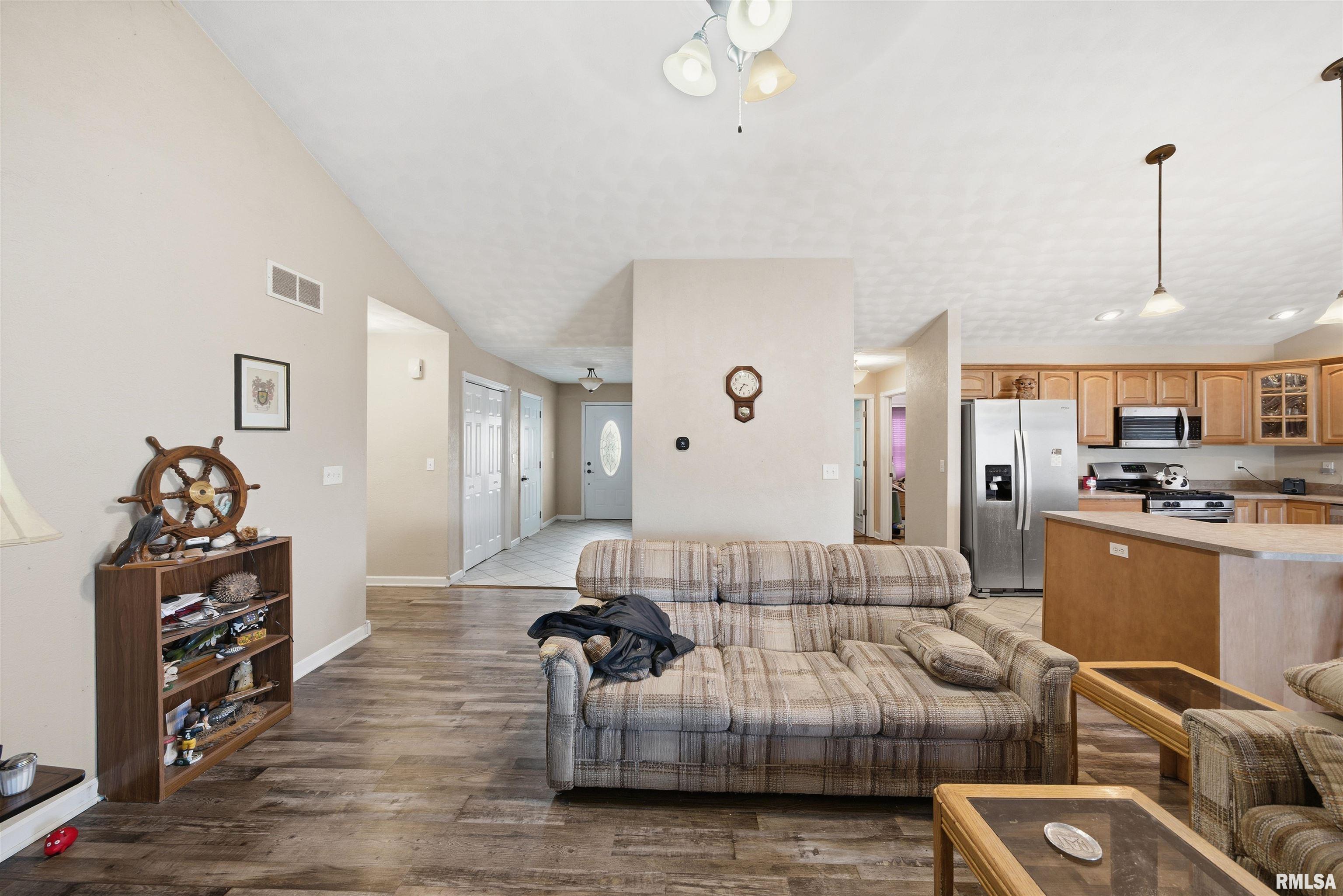 701 Buckhaven Street Pekin, IL 61554 - Photo 6 of 21