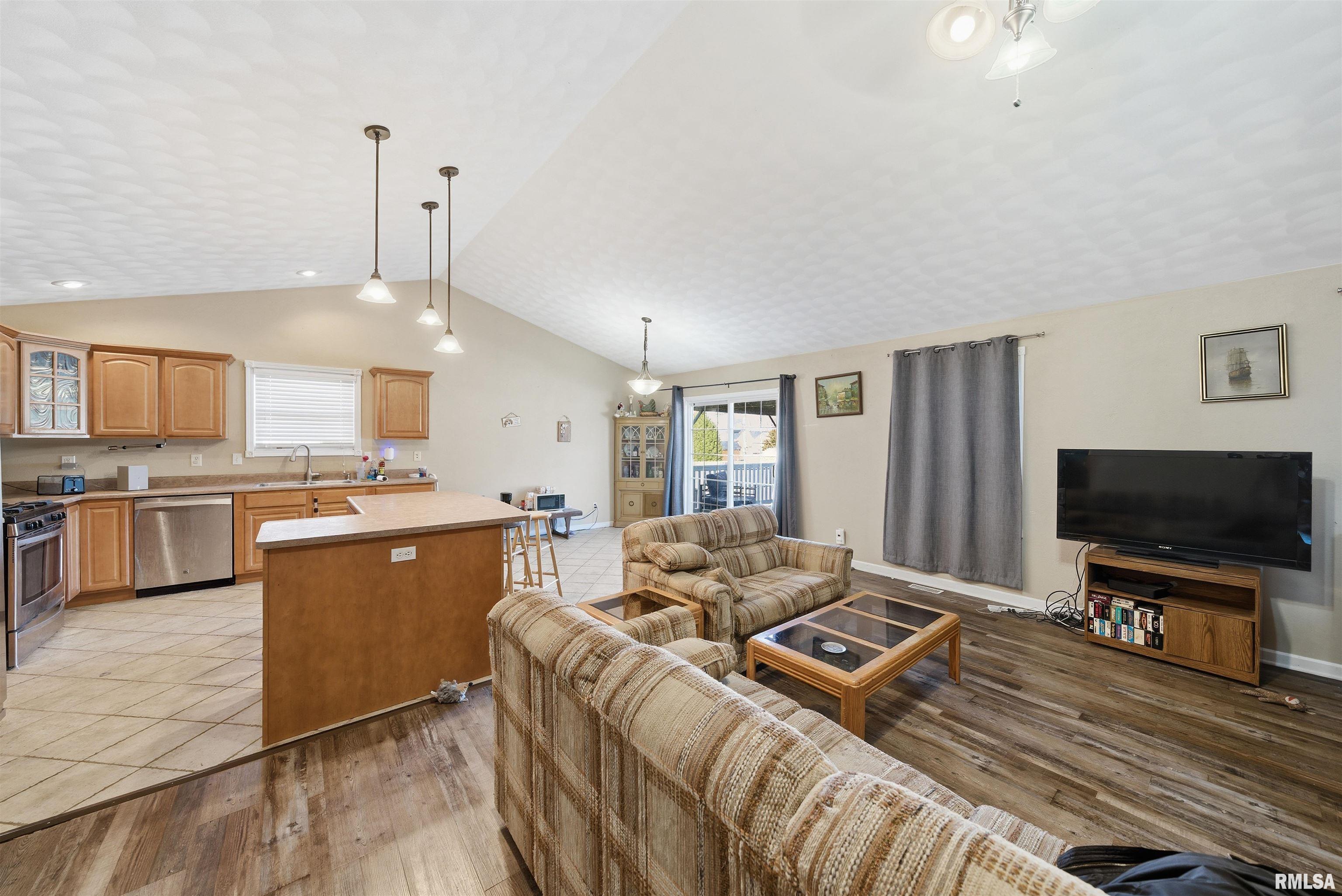 701 Buckhaven Street Pekin, IL 61554 - Photo 7 of 21