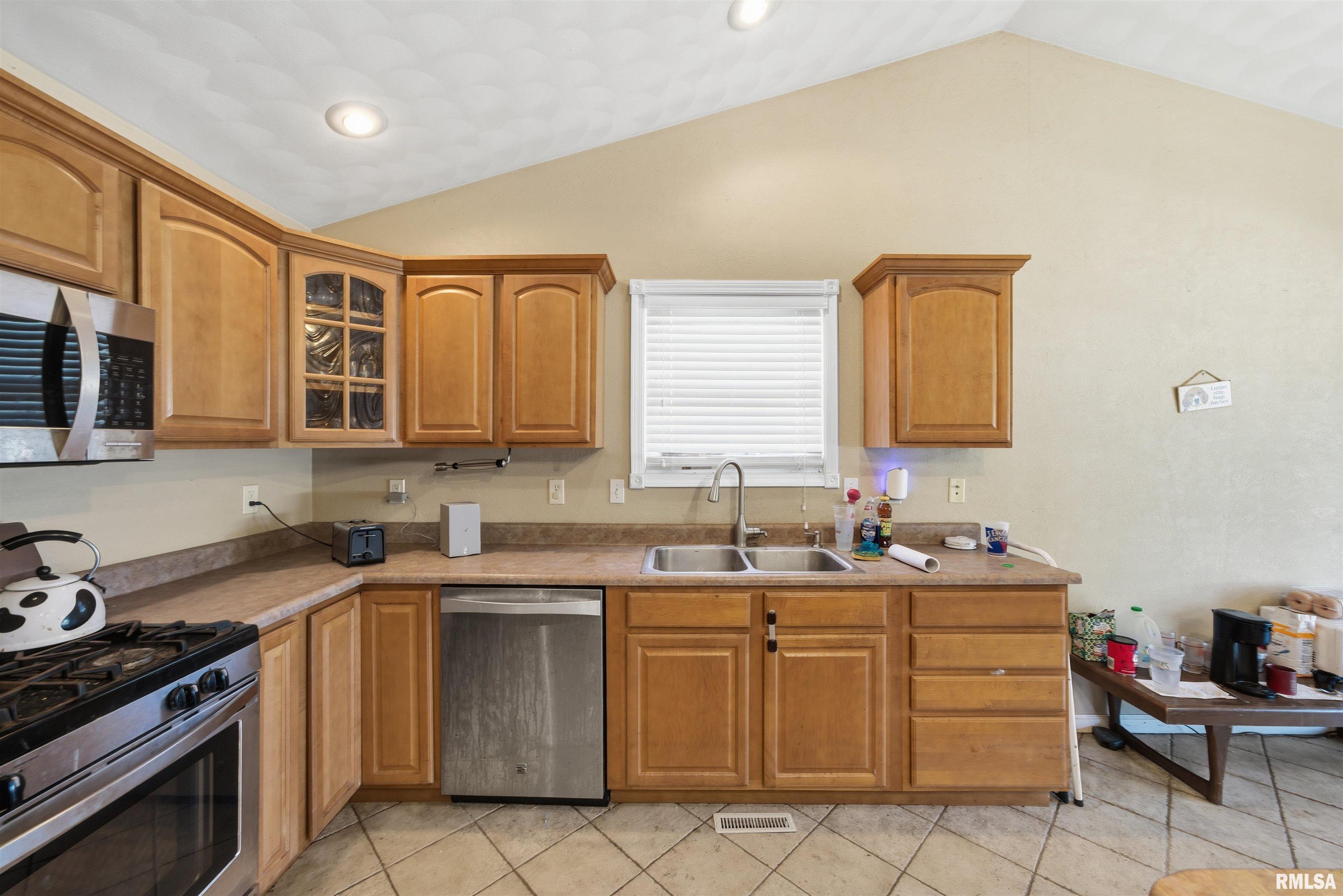 701 Buckhaven Street Pekin, IL 61554 - Photo 8 of 21