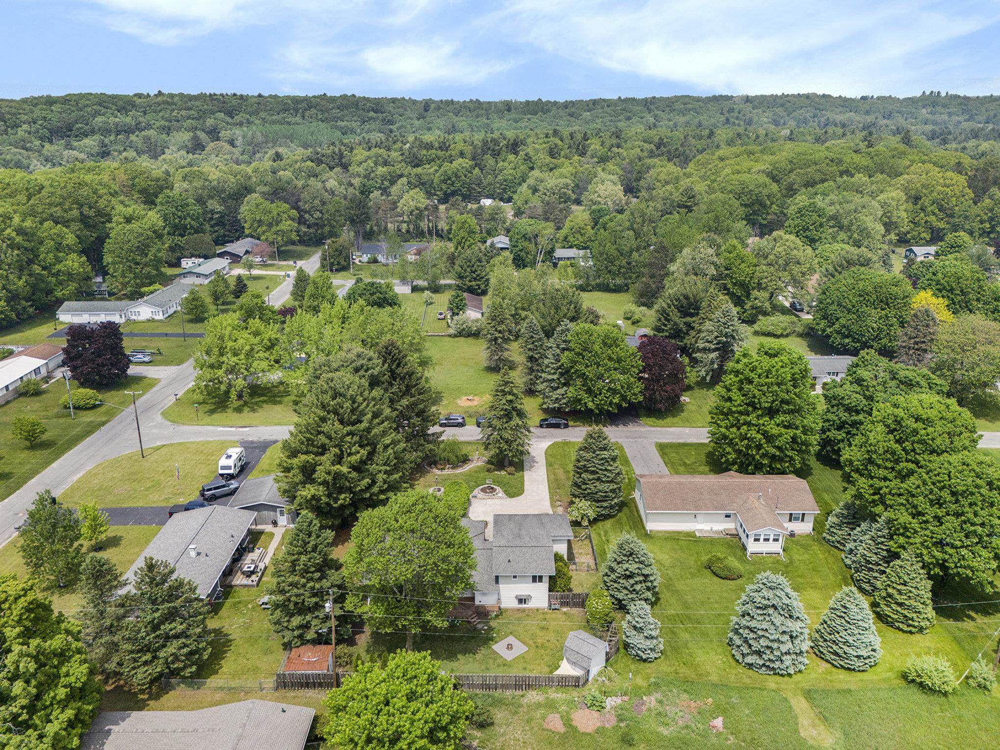 1317 Tubbs Road Manistee, MI 49660 - Photo 28 of 30 1934993-2c5bc34d-959c-46d5-b53a-fabf9639a4d2.JPG