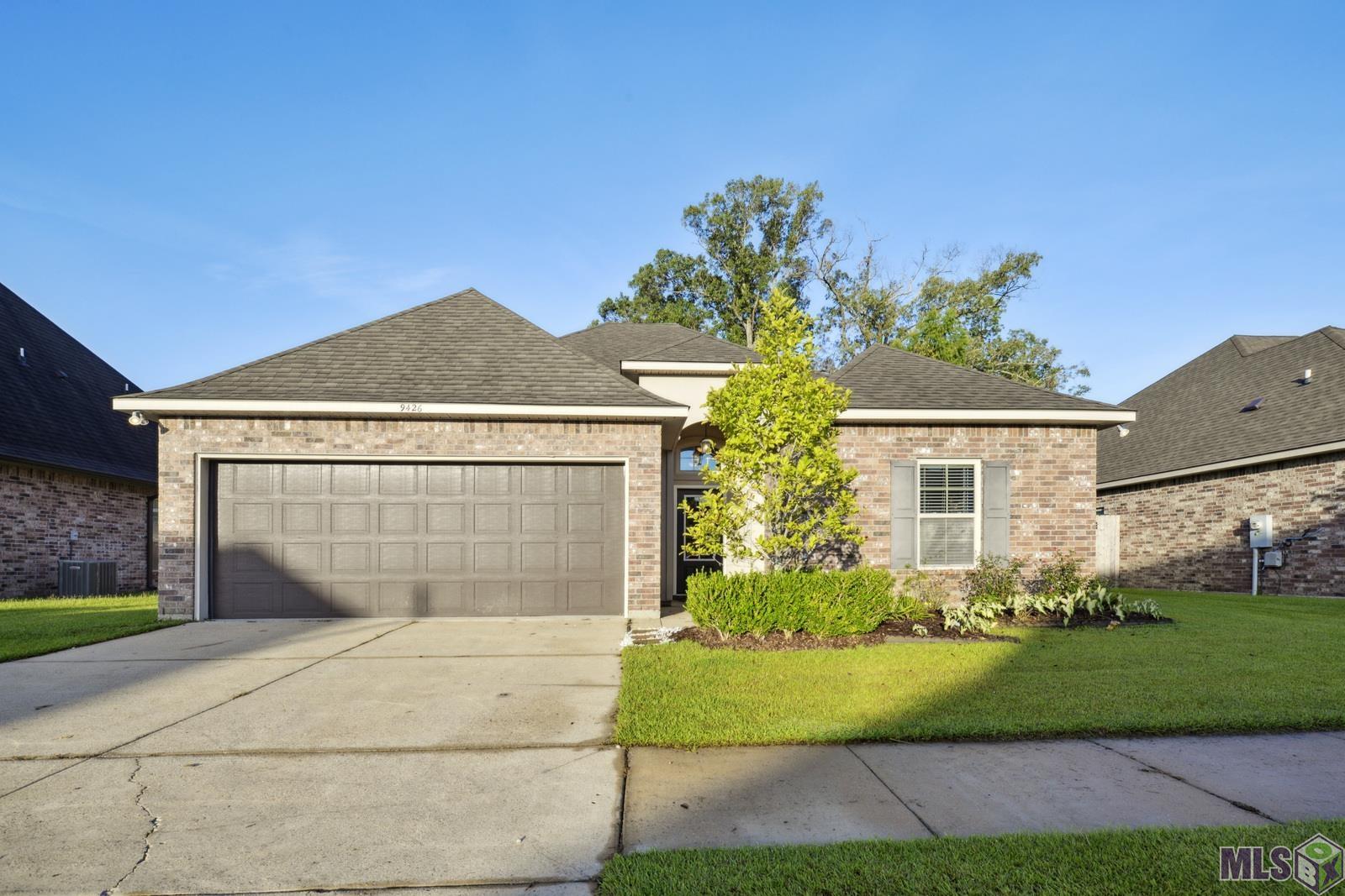 9426 Falling Oak Drive Baton Rouge, LA 70817 - Photo 1 of 25 Waterfront home in quiet neighborhood!