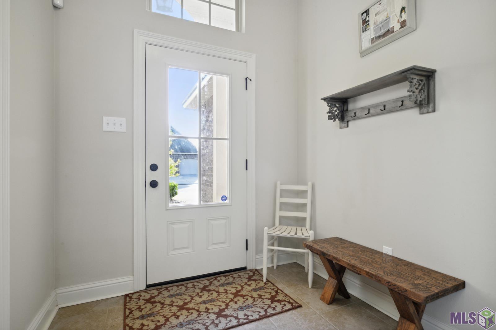 9426 Falling Oak Drive Baton Rouge, LA 70817 - Photo 2 of 25 Foyer Entry