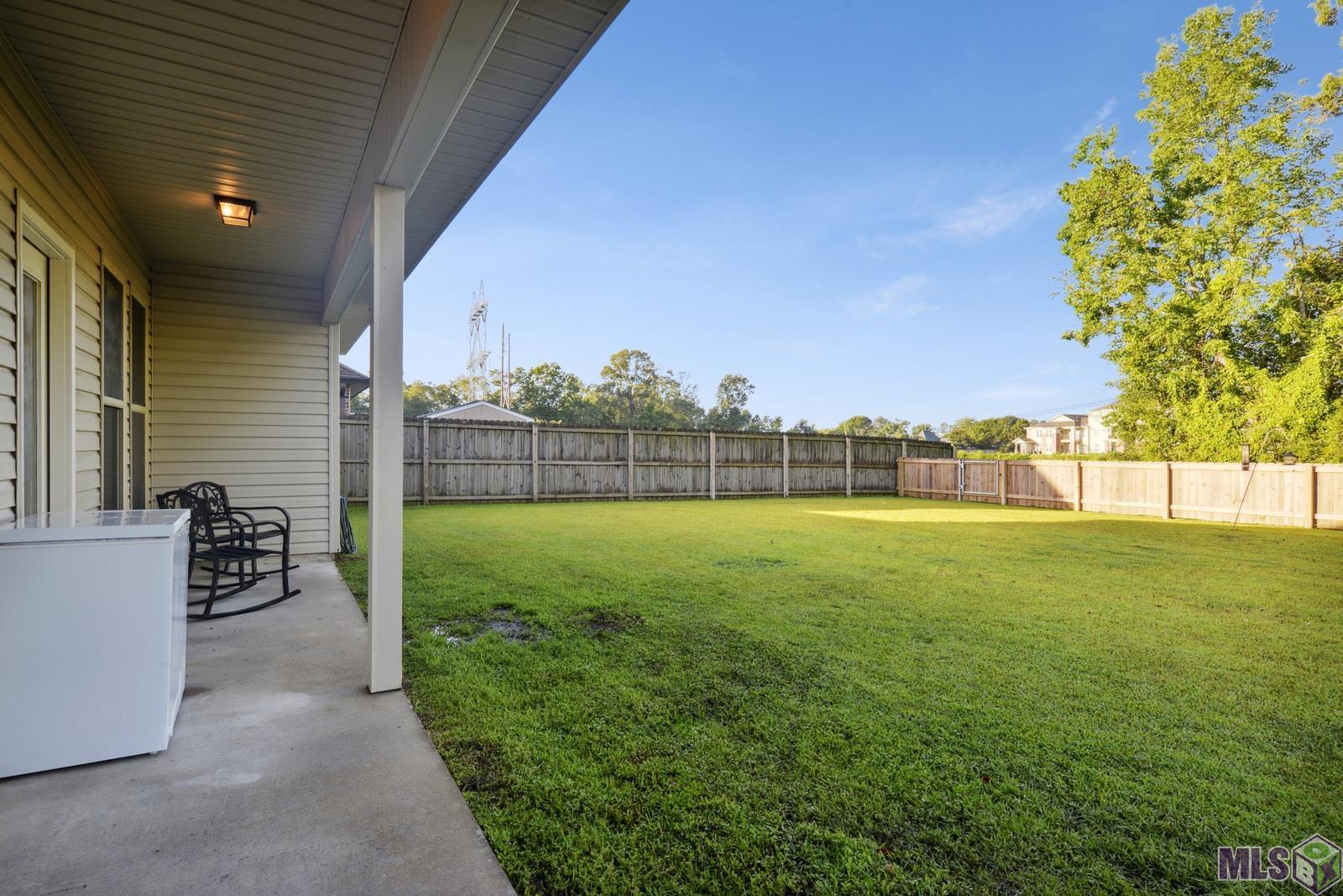 9426 Falling Oak Drive Baton Rouge, LA 70817 - Photo 23 of 25 Huge Backyard!