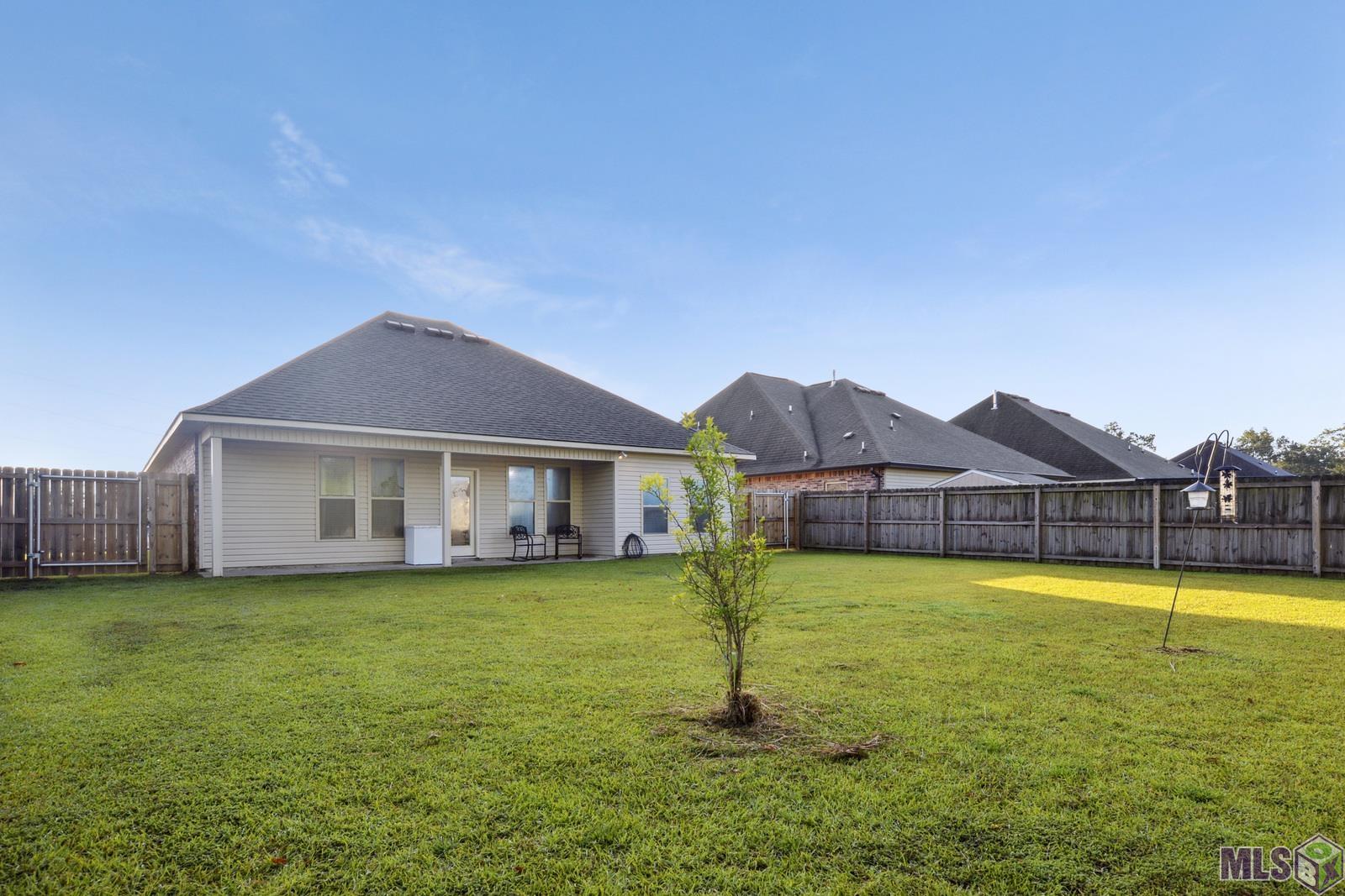 9426 Falling Oak Drive Baton Rouge, LA 70817 - Photo 24 of 25 Large Fully Fenced Backyard!