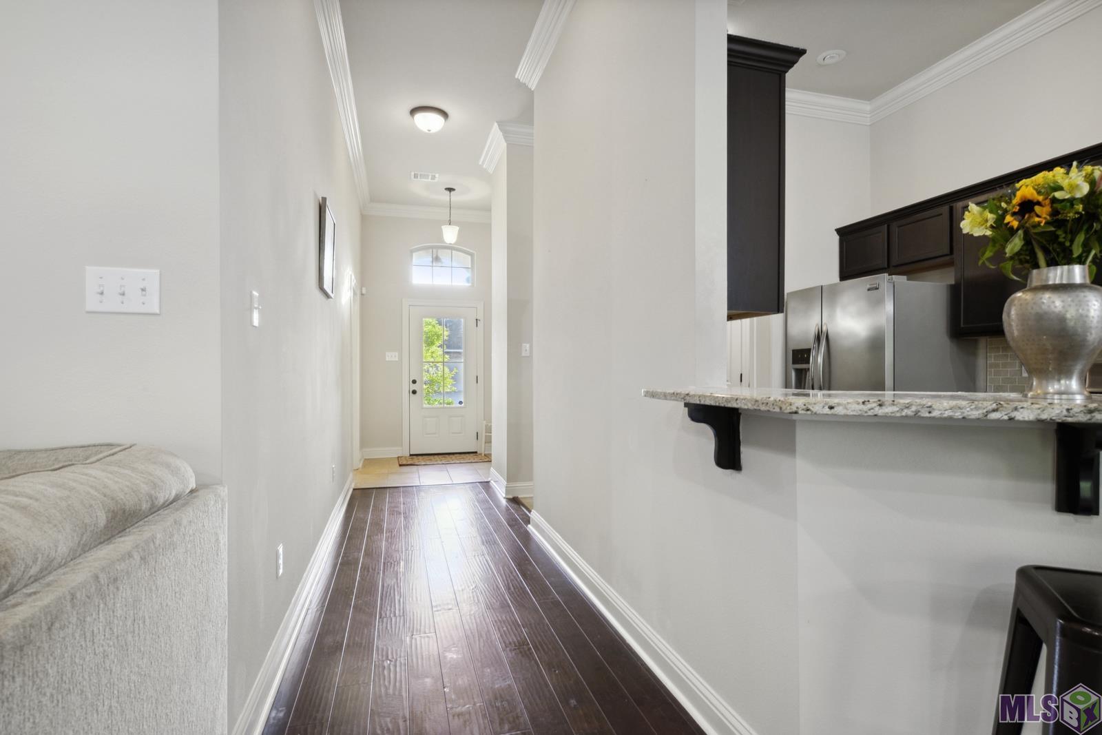 9426 Falling Oak Drive Baton Rouge, LA 70817 - Photo 3 of 25 Grand entryway from front to main living!