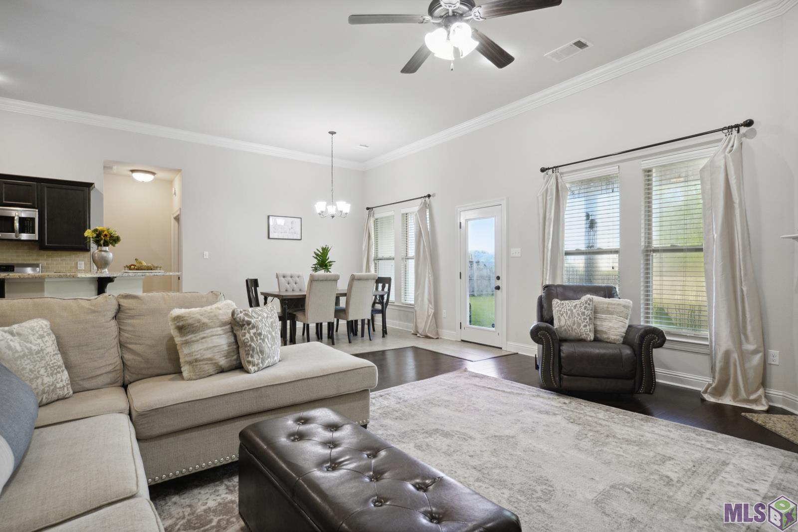 9426 Falling Oak Drive Baton Rouge, LA 70817 - Photo 7 of 25 Living Room