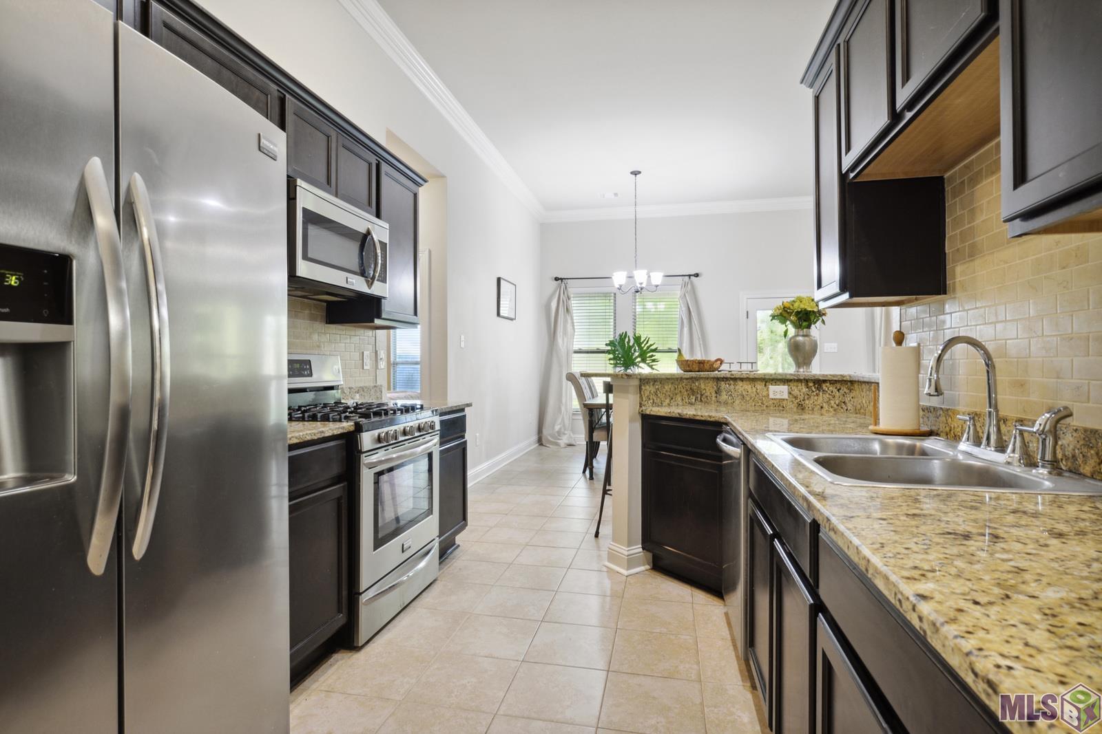 9426 Falling Oak Drive Baton Rouge, LA 70817 - Photo 8 of 25 Kitchen with Stainless Appliances