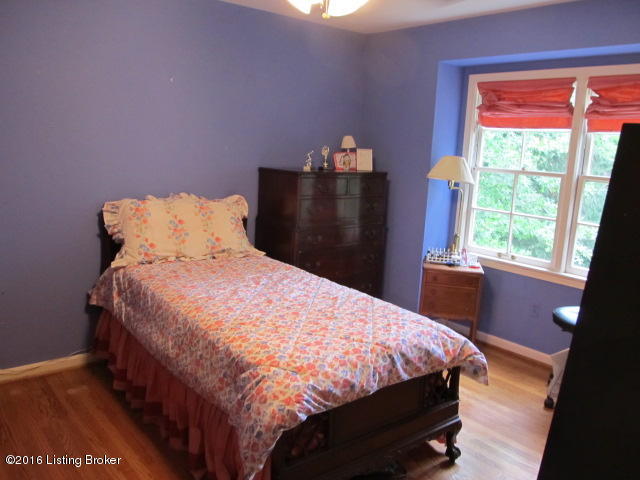 2011 High Canyon Road Louisville, KY 40207 - Photo 32 of 51 3rd bedroom