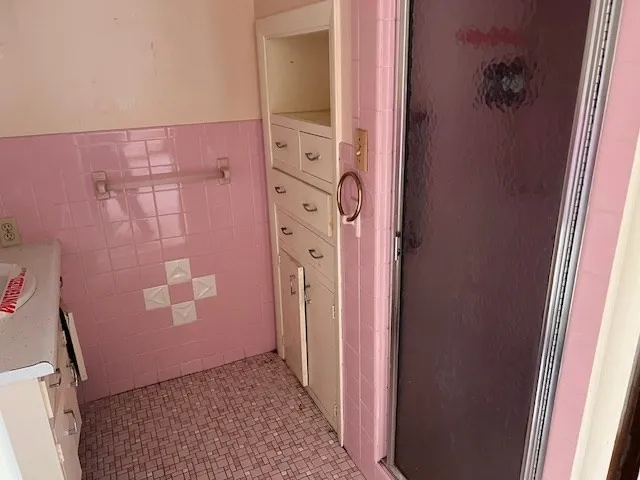 a view of walk in closet