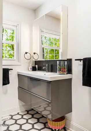 $950,000 | 31 Mt Bolus Road, Chapel Hill, NC 27514