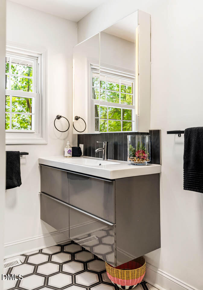 31 Mt Bolus Road Chapel Hill, NC 27514 - Photo 38 of 72 31MtBlousRd-068