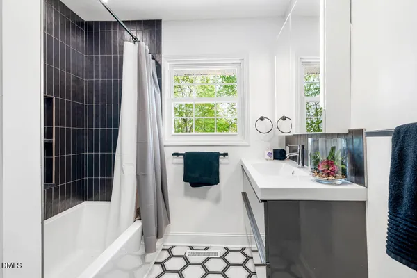 $950,000 | 31 Mt Bolus Road, Chapel Hill, NC 27514