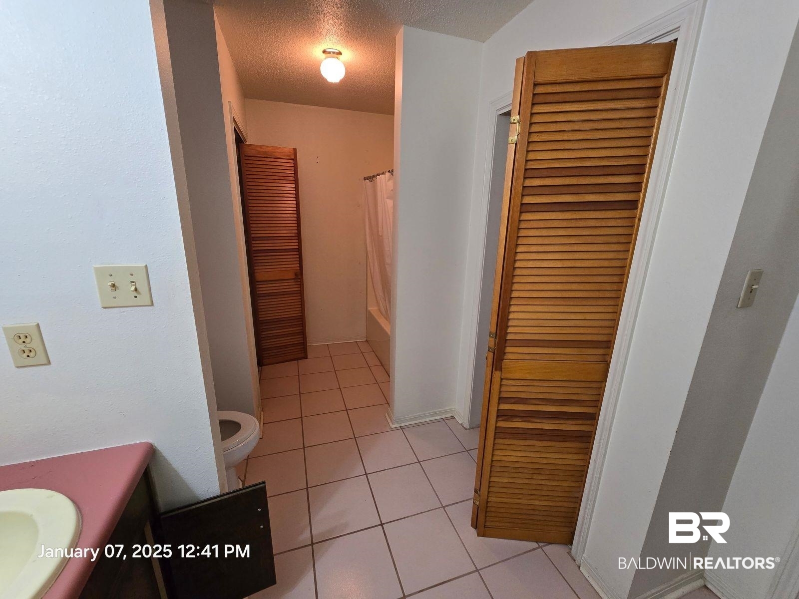 154 Byrd Road Monroeville, AL 36460 - Photo 25 of 26 Full bathroom featuring a textured ceiling, vanity, toilet, shower / bathtub combination with curtain, and tile patterned floors