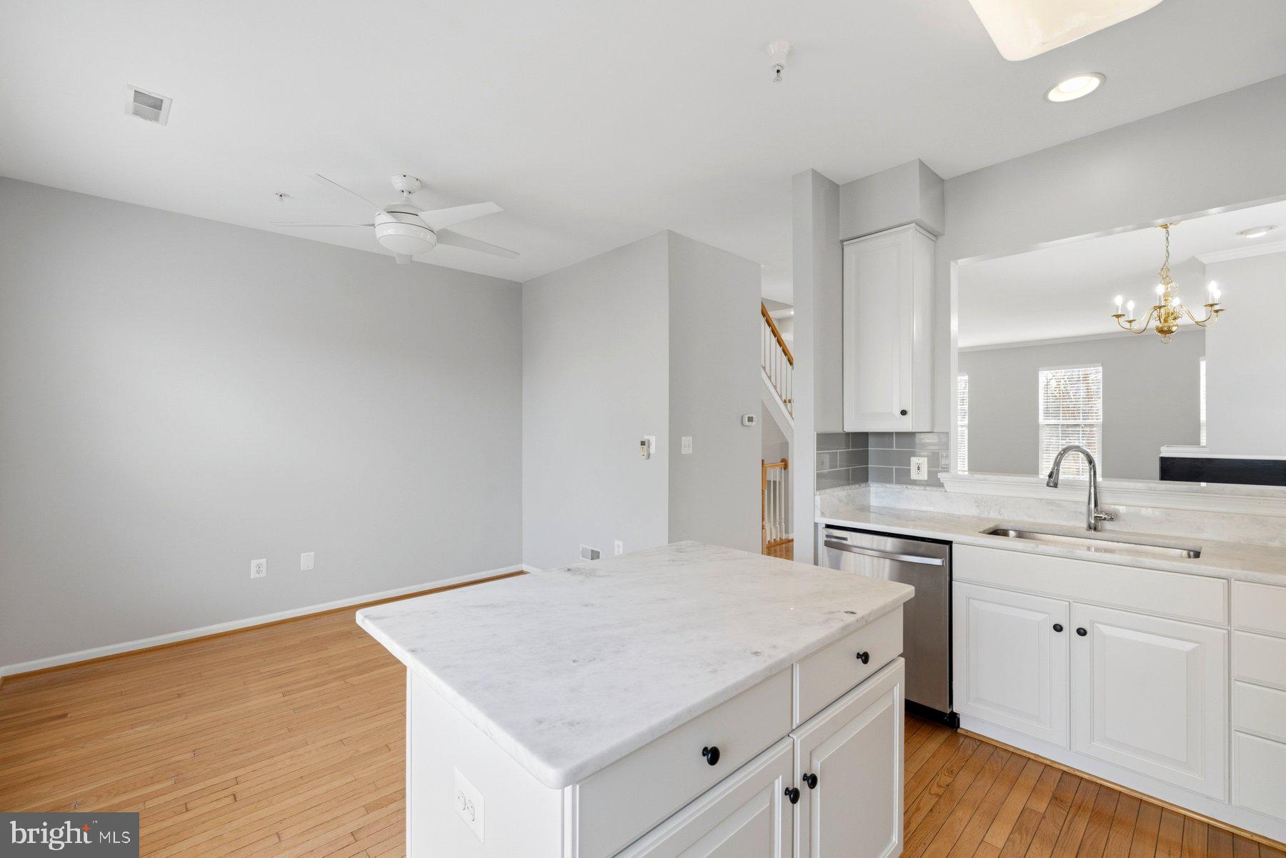 9702 Washingtonian Boulevard Gaithersburg, MD 20878 - Photo 11 of 30 Kitchen / Island / Dining Table Space