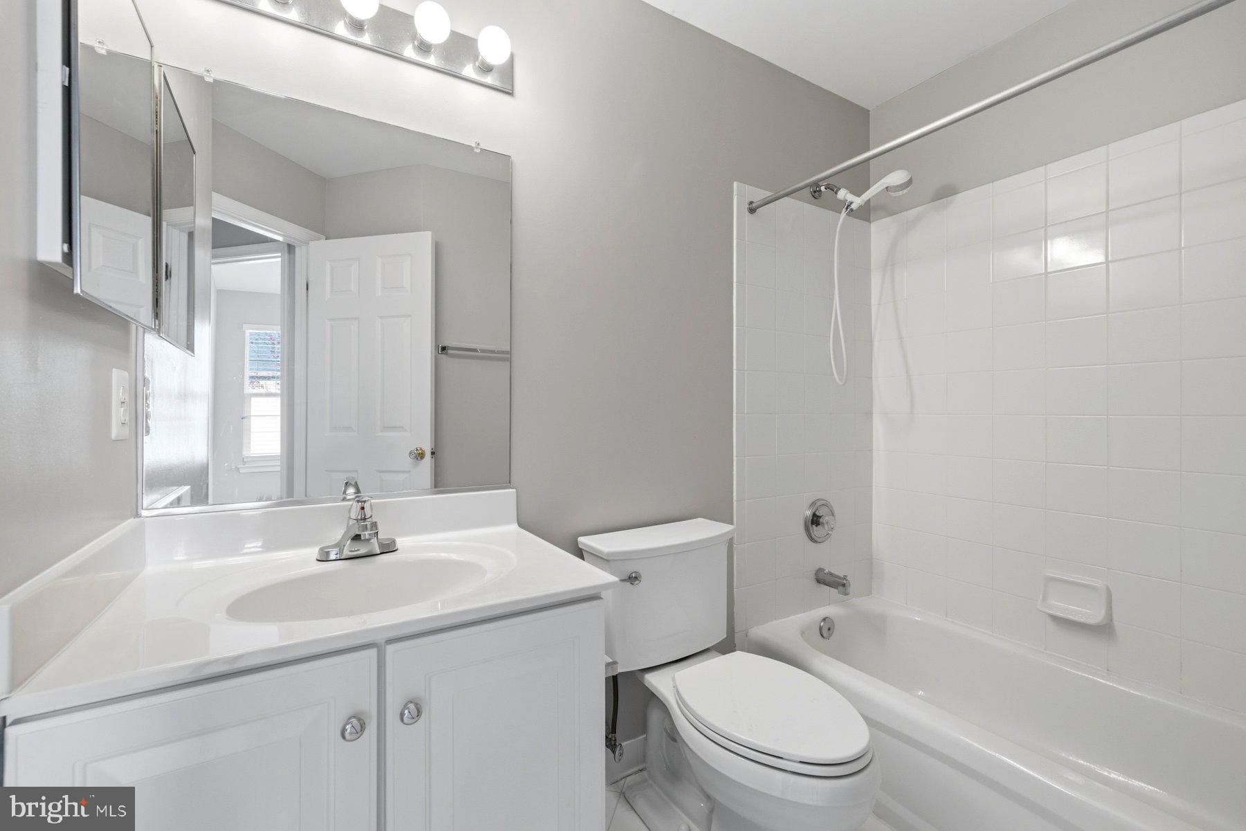 9702 Washingtonian Boulevard Gaithersburg, MD 20878 - Photo 15 of 30