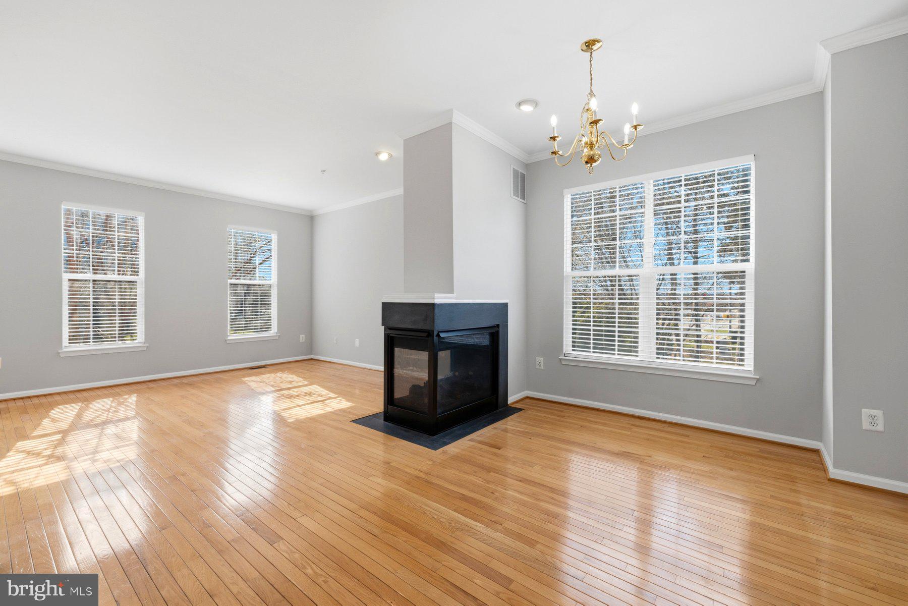 9702 Washingtonian Boulevard Gaithersburg, MD 20878 - Photo 6 of 30 Living and dining with