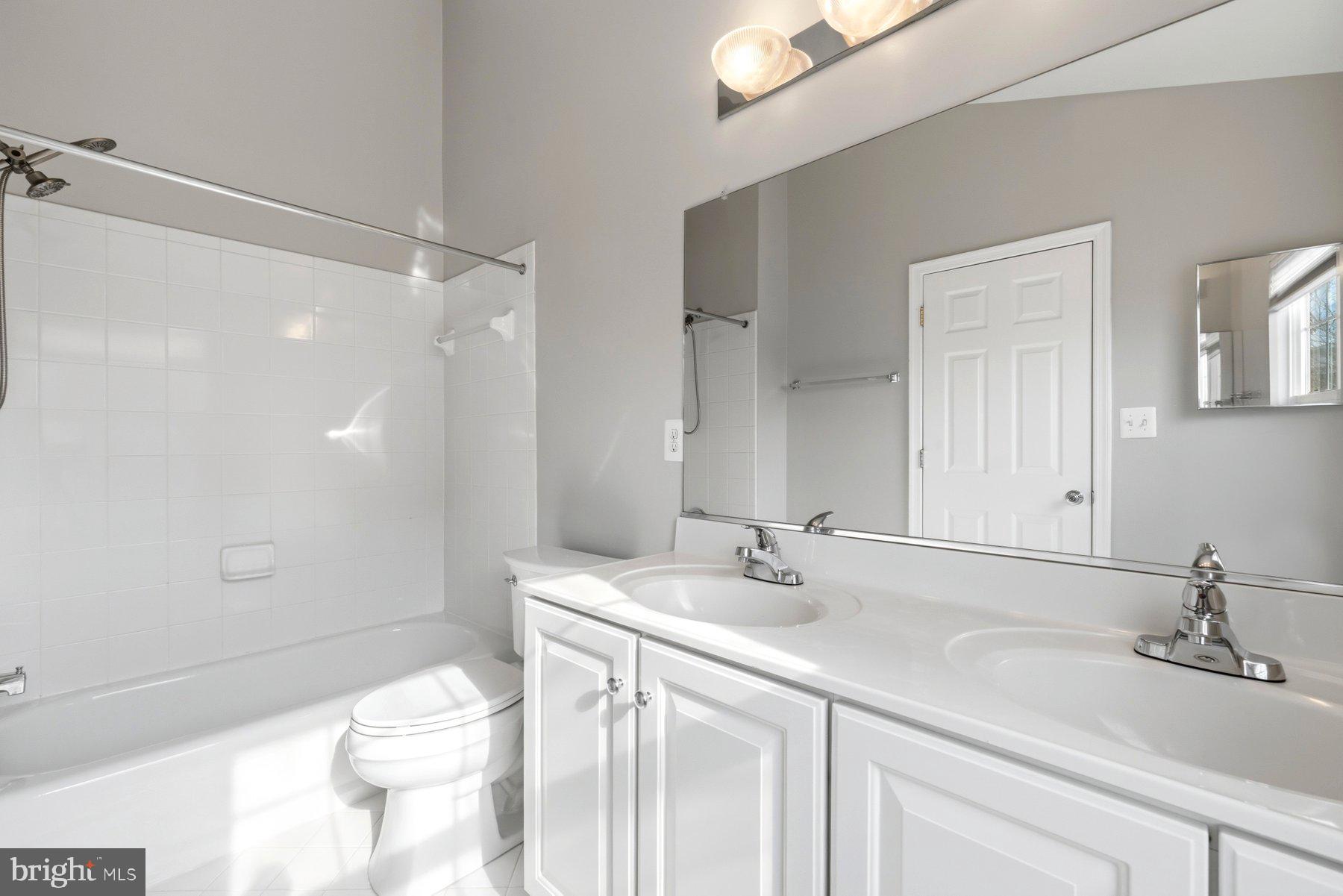 9702 Washingtonian Boulevard Gaithersburg, MD 20878 - Photo 9 of 30 Primary Bath w/ Dual Vanity and a Tub