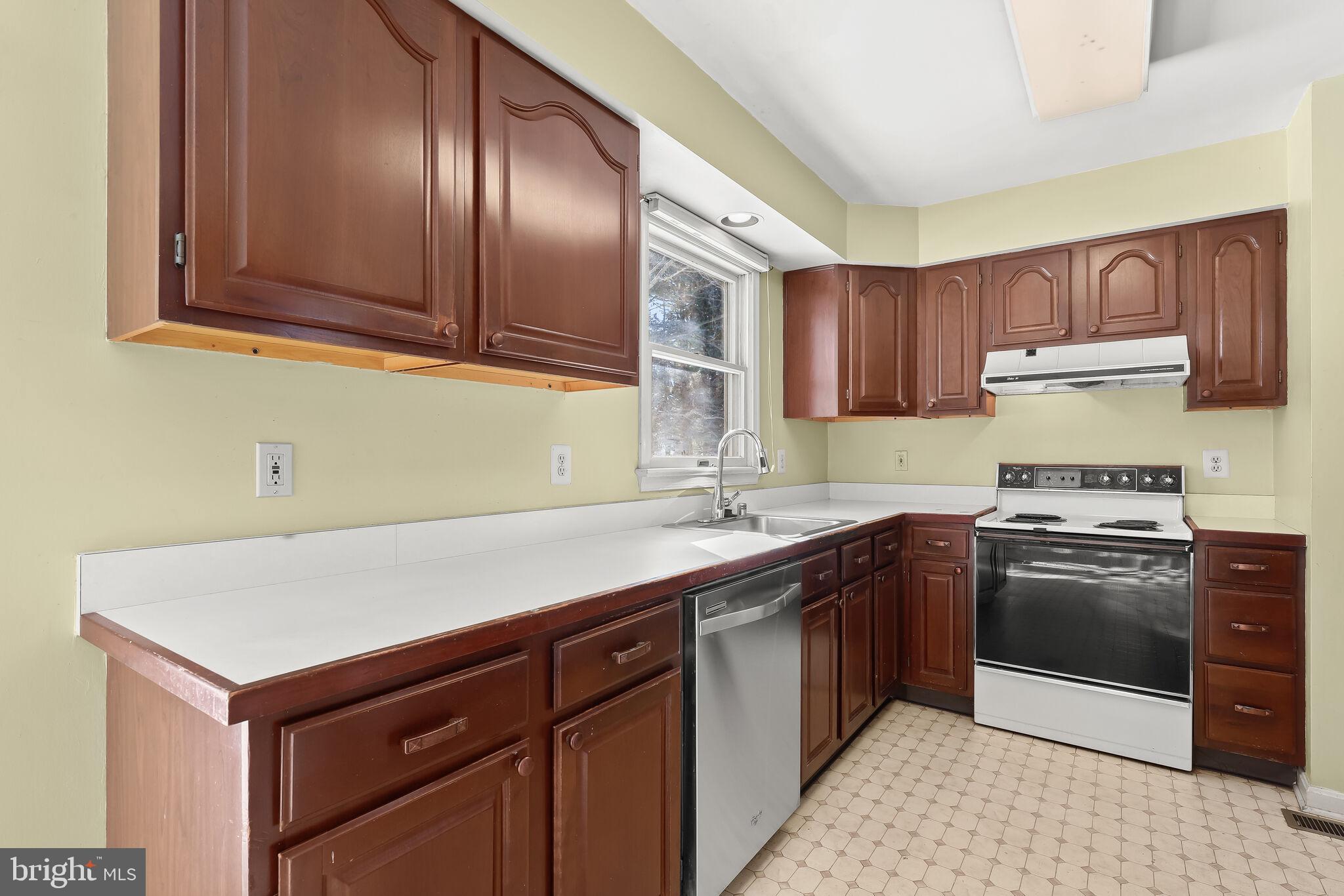 16445 Old Frederick Road Mount Airy, MD 21771 - Photo 14 of 62 Eat-In Kitchen