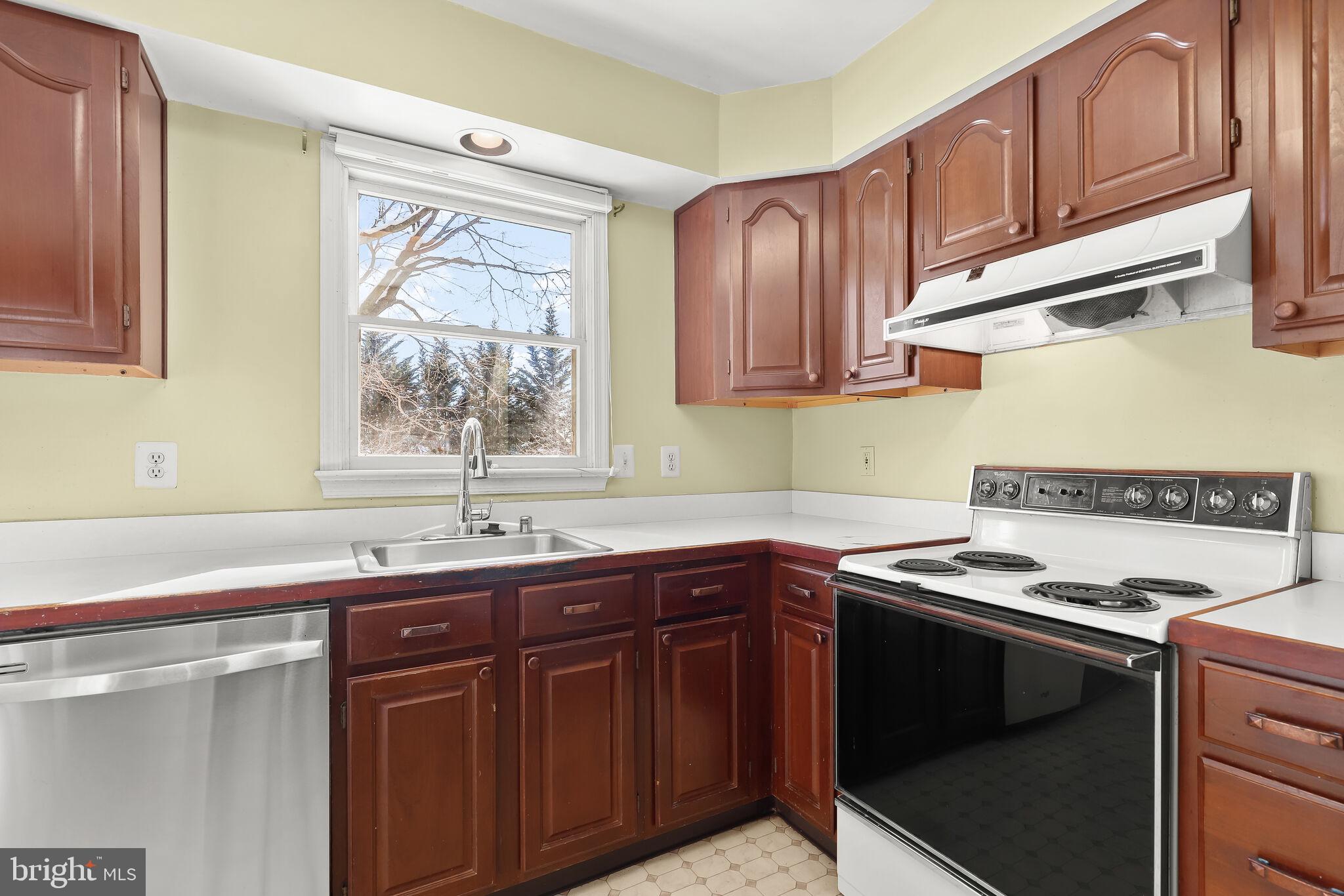 16445 Old Frederick Road Mount Airy, MD 21771 - Photo 16 of 62 Eat-In Kitchen